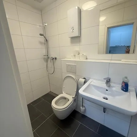 Apartment 1zimmer-3personen - Gemeinschats-kueche - Gemeinschafts Bad Wc *